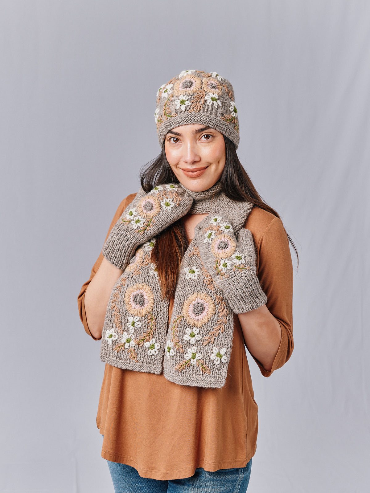 White Daisy Beanie Collection. CP 82