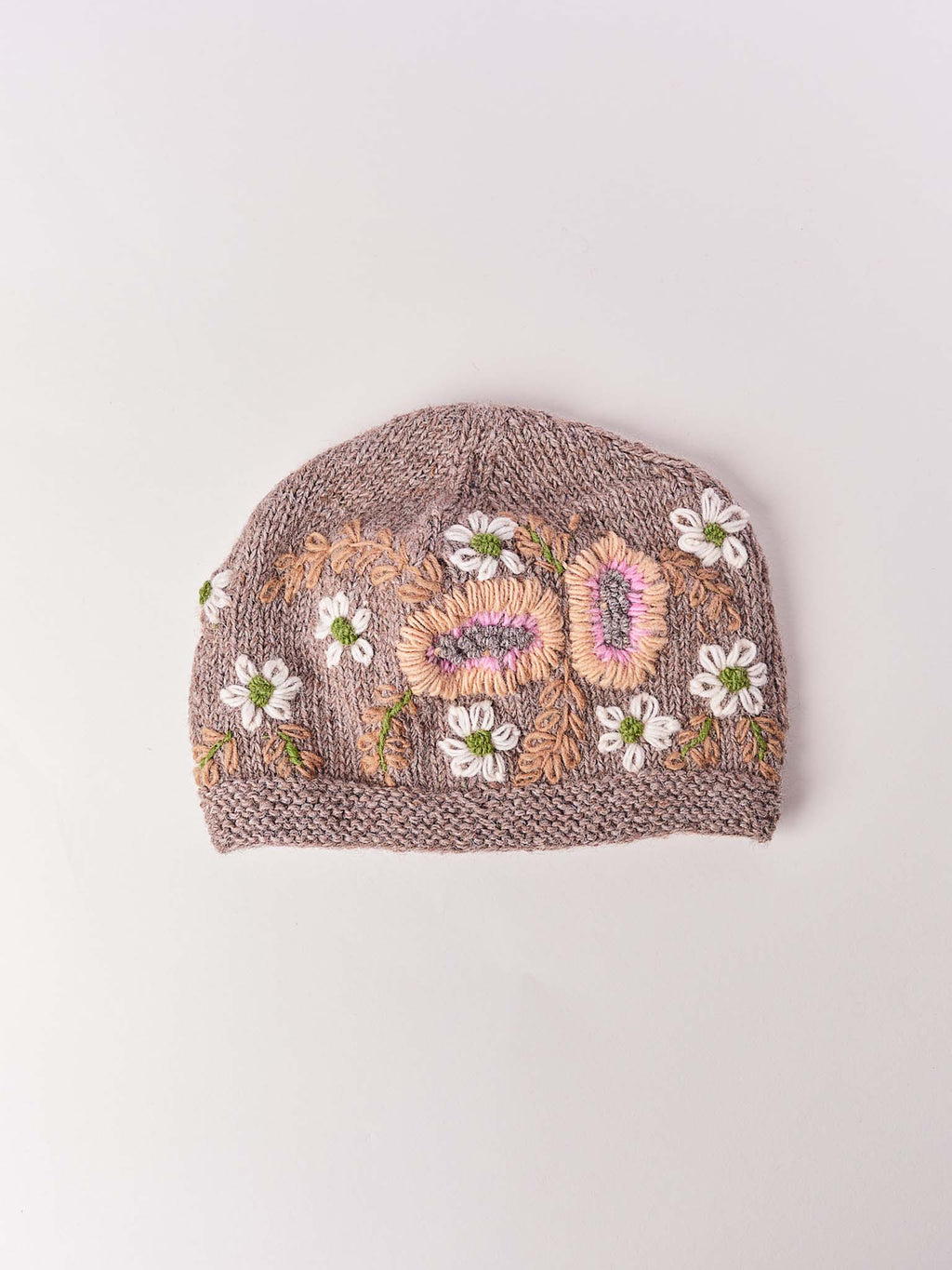 White Daisy Beanie Collection. CP 82