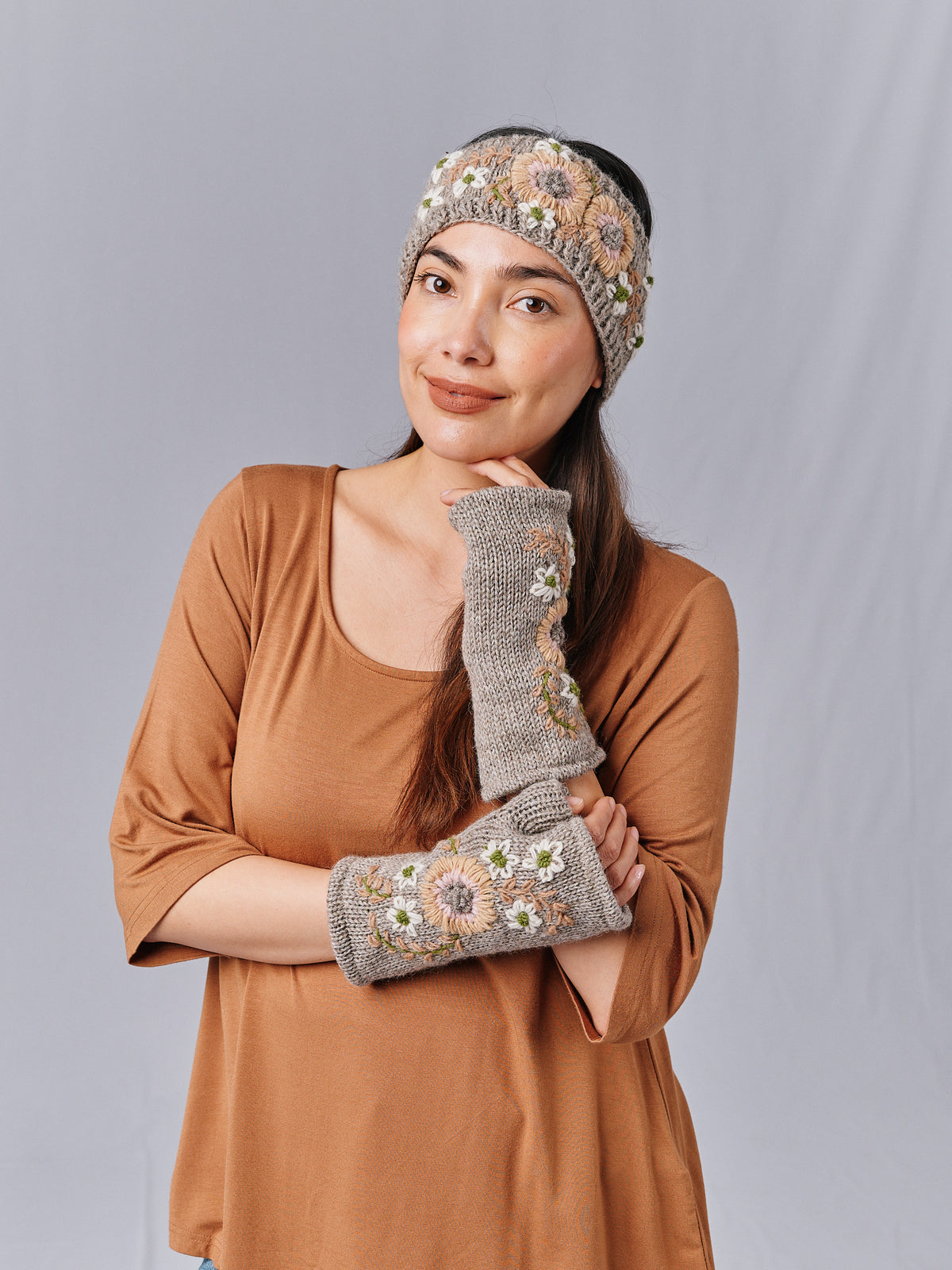 White Daisy Beanie Collection. CP 82