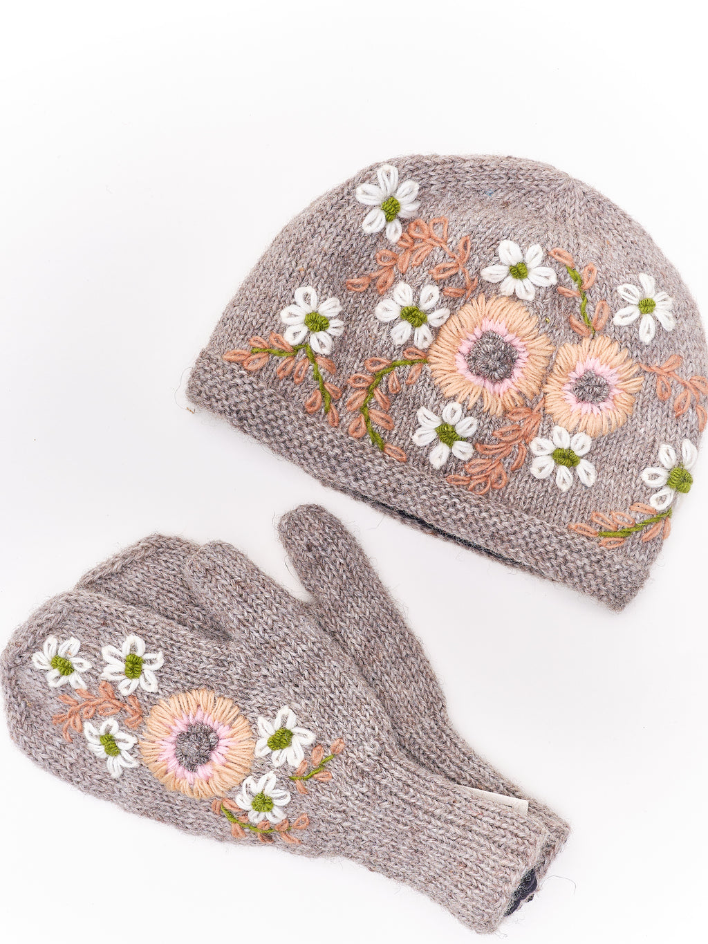 White Daisy Beanie Collection. CP 82