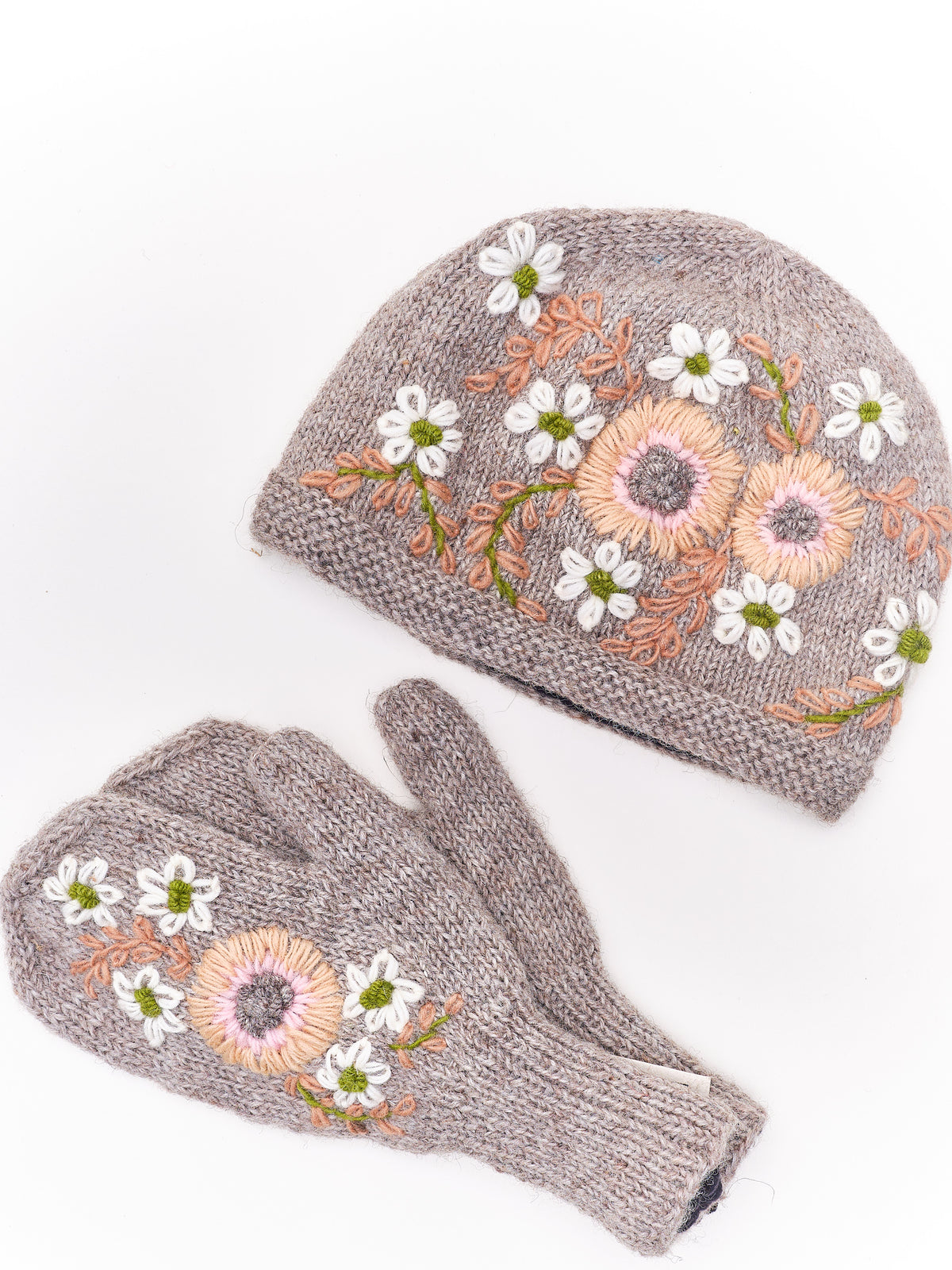 White Daisy Beanie Collection. CP 82