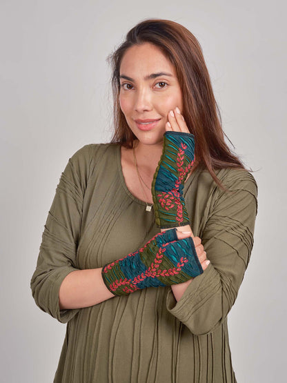 Embroidered Patchwork Fingerless Gloves.WO8128