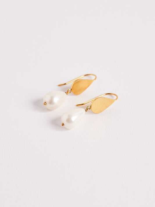 Dangle Pearl Earrings