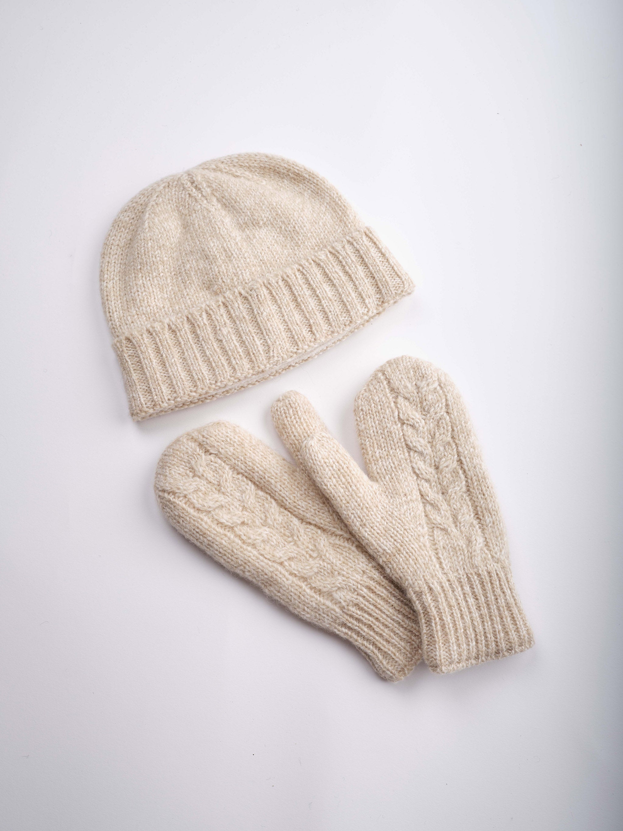Ribbed Knit Beanie. KH81