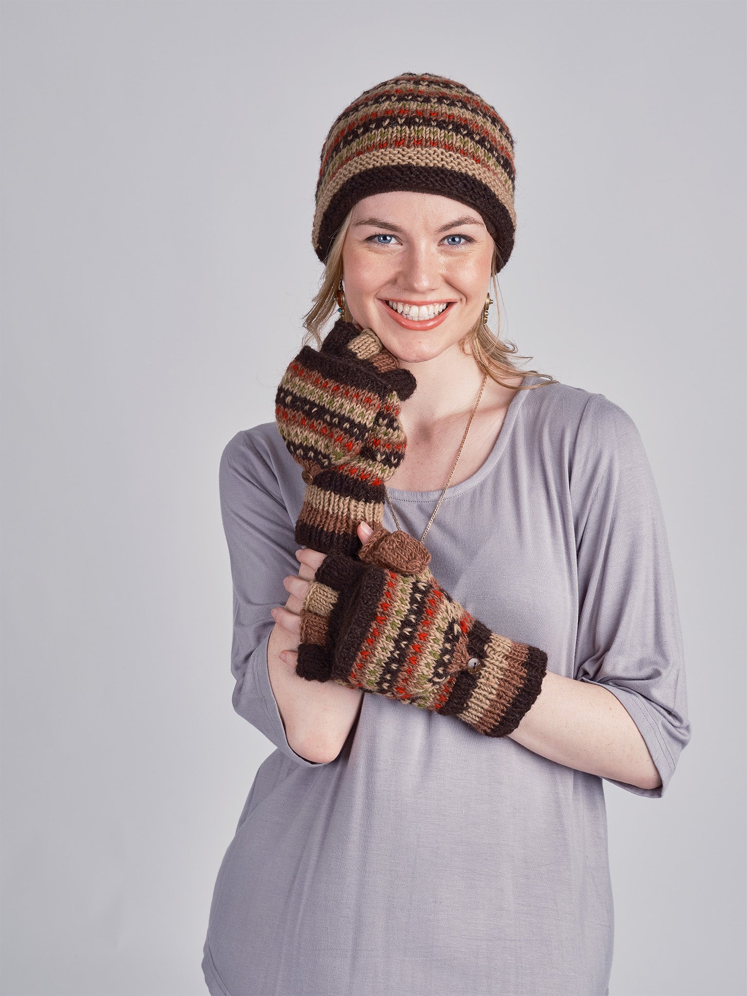 Multi colored Knit Glitten.